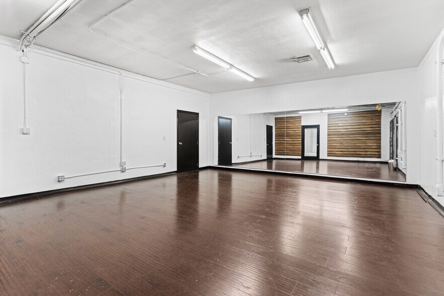 More Photos Of 5148-5152 Lankershim Blvd, North Hollywood Storefront For Sale