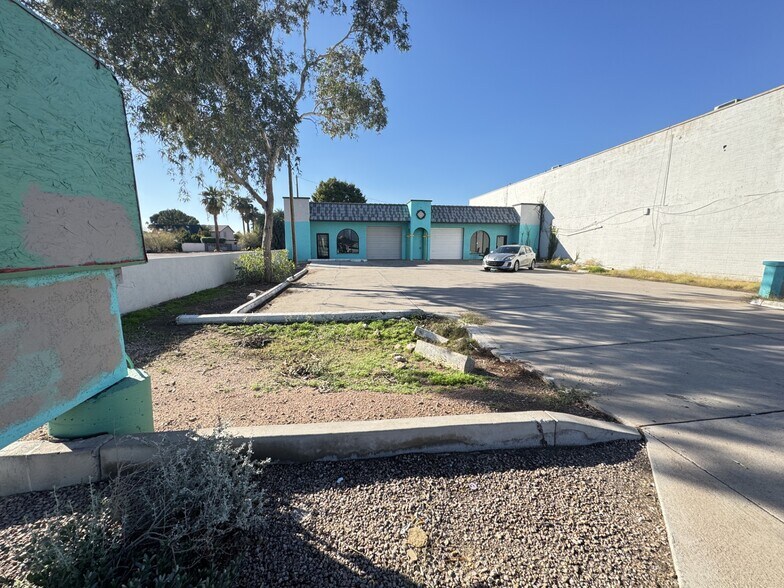 More Photos Of 236 N Country Club Dr, Mesa Freestanding For Sale