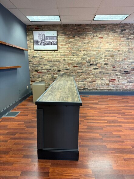 More Photos Of 700 S Main St, Elkhart Storefront Retail Residential For Lease