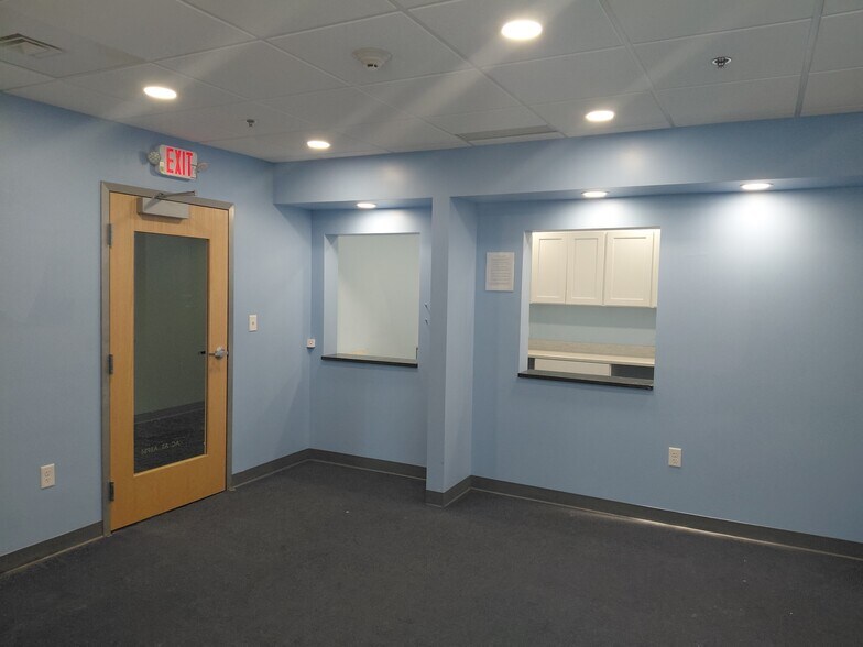 More Photos Of 32 Stiles Rd, Salem Office For Sale
