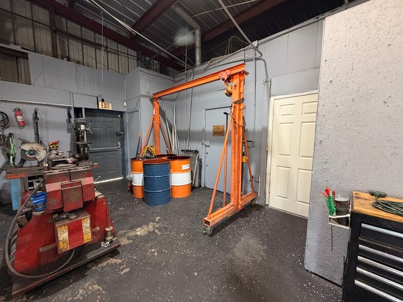 More Photos Of 5100 34th St N, Saint Petersburg Auto Repair For Sale