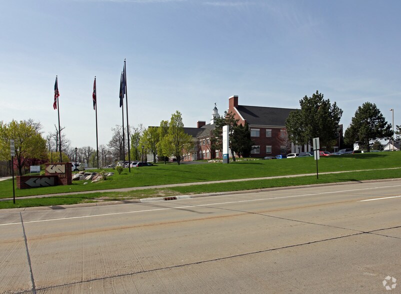 More Photos Of 3300 University Dr, Auburn Hills Office For Lease