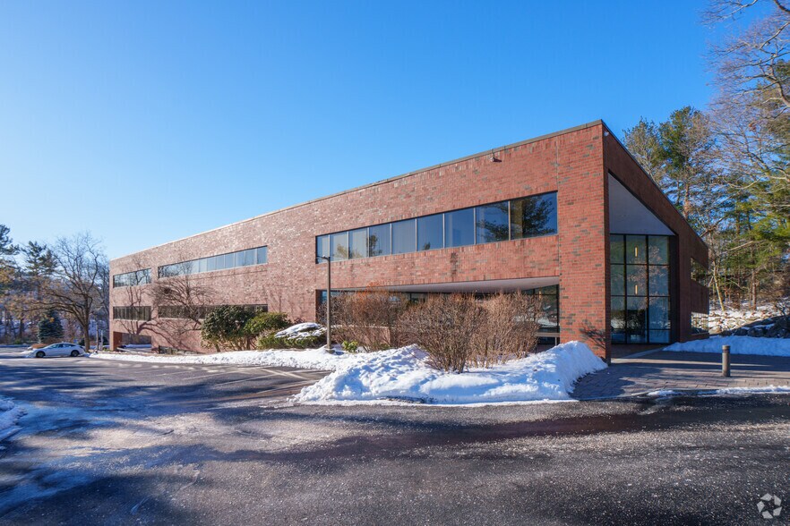 More Photos Of 131 Hartwell Ave, Lexington Office For Lease