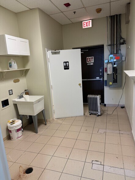 More Photos Of 3315 W 115th St, Merrionette Park General Retail For Lease
