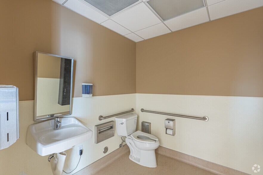 More Photos Of 1705 San Elijo Rd, San Marcos Bank For Lease