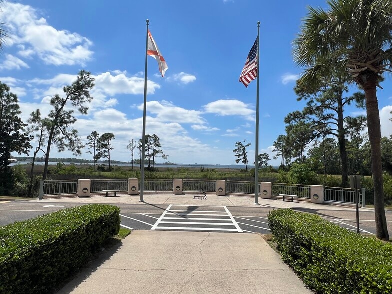 More Photos Of 1002 Arthur Dr, Lynn Haven Light Manufacturing For Sale