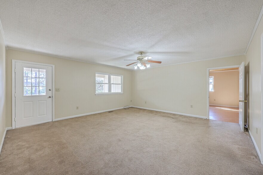 More Photos Of 106 Mayrant St, Summerville Office For Sale