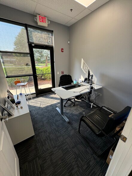 More Photos Of 18521 Spring Creek Dr, Tinley Park Light Distribution For Lease