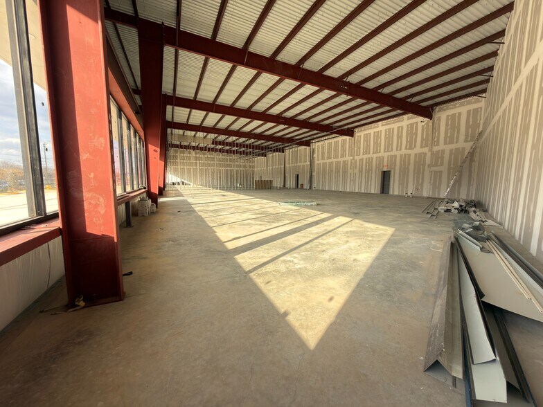 More Photos Of 14211 Hiram Clarke Rd, Houston Storefront For Lease