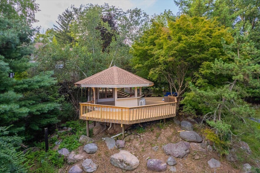 More Photos Of 112 Tawny Fox trl, East Stroudsburg Hospitality For Sale