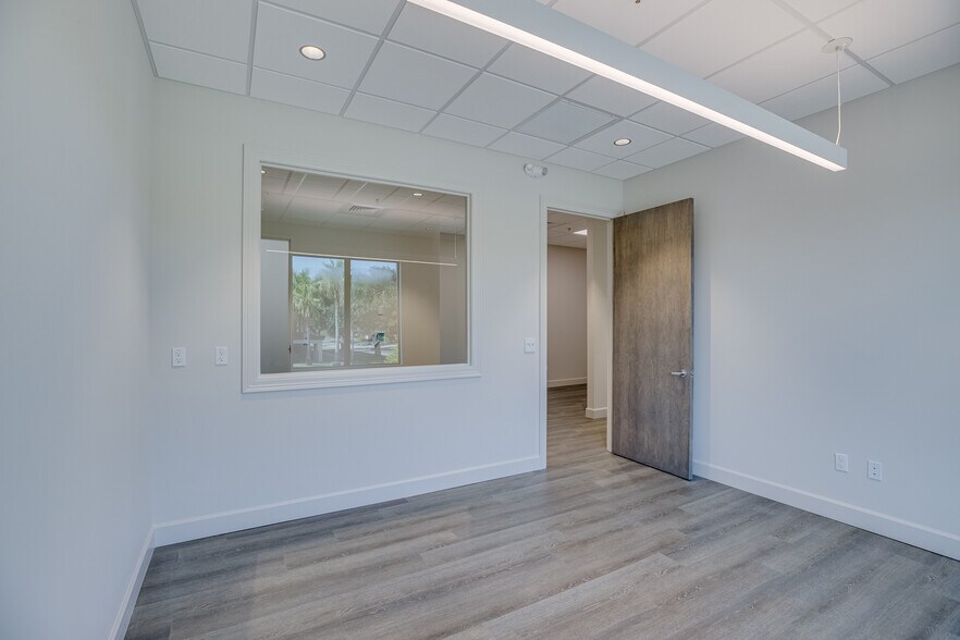 More Photos Of 1745 20th St, Vero Beach Office For Sale