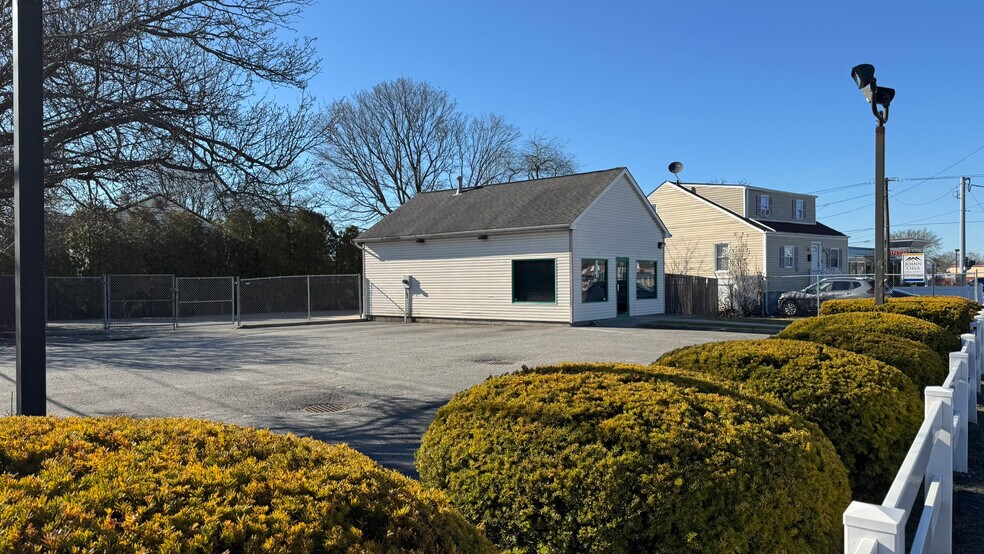 More Photos Of 199 E Montauk Hwy, Lindenhurst Freestanding For Sale