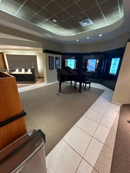 More Photos Of 75 Smithfield Blvd, Plattsburgh General Retail For Lease