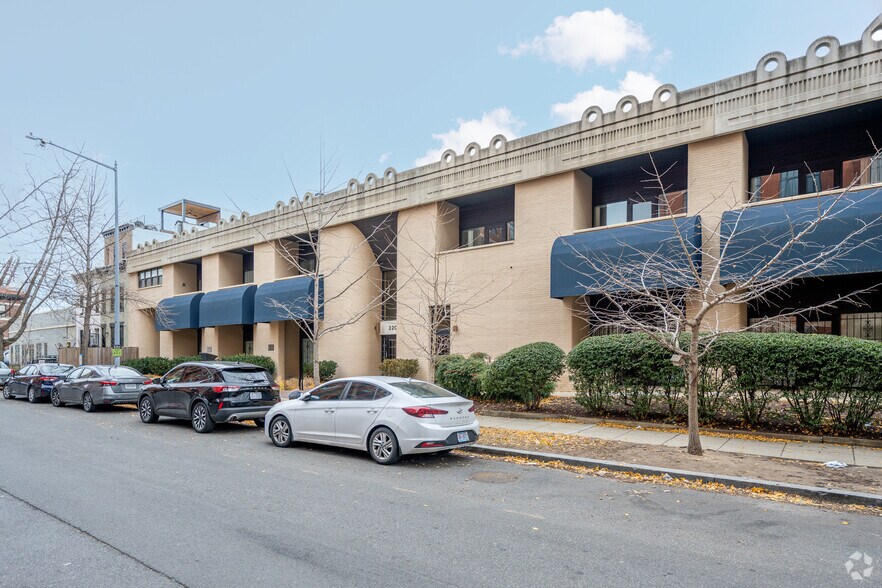 More Photos Of 220 I St NE, Washington Loft Creative Space For Lease