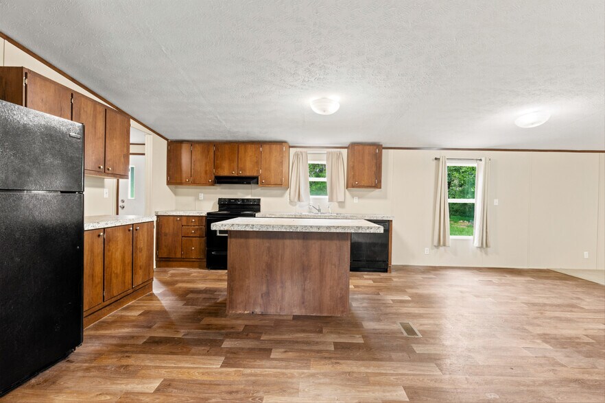 More Photos Of 7362 Washington Ave, Montgomery Flex For Sale