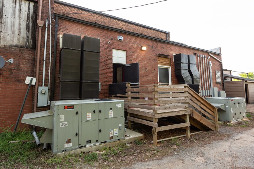 More Photos Of 222 S Railroad Ave, Kings Mountain Storefront Retail Residential For Sale