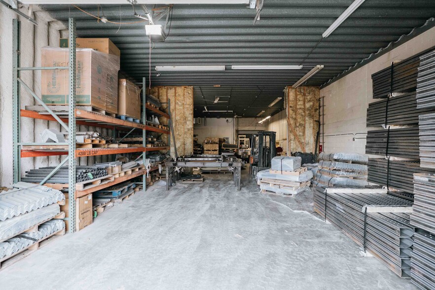 More Photos Of 2565 16th Ave, Columbus Light Manufacturing For Sale
