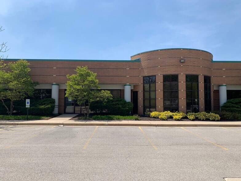 More Photos Of 201 Hansen Ct, Wood Dale Flex For Lease