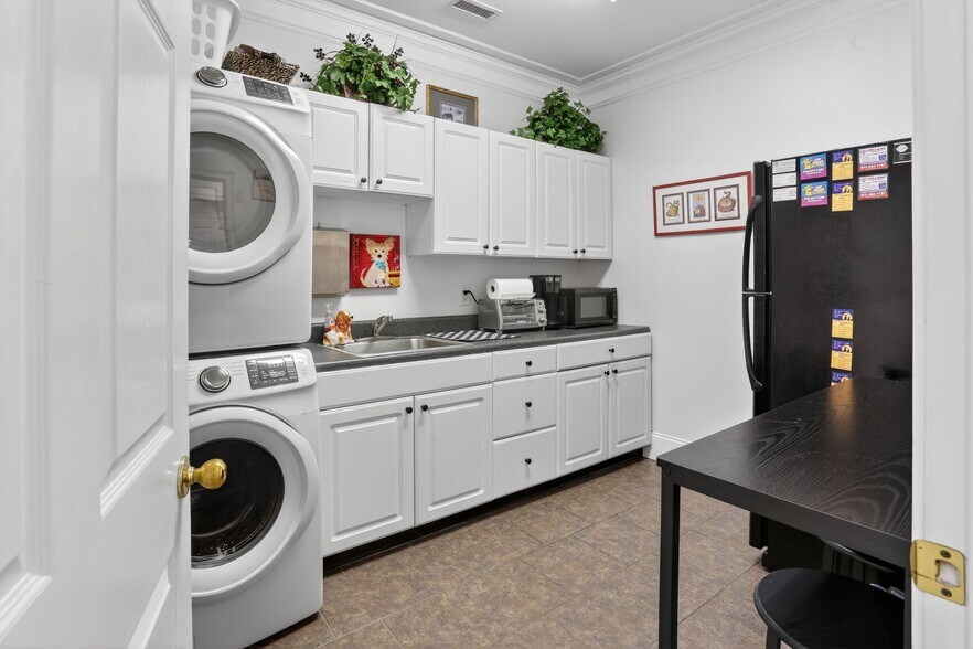 More Photos Of 1595 Access Rd, Covington Storefront For Sale