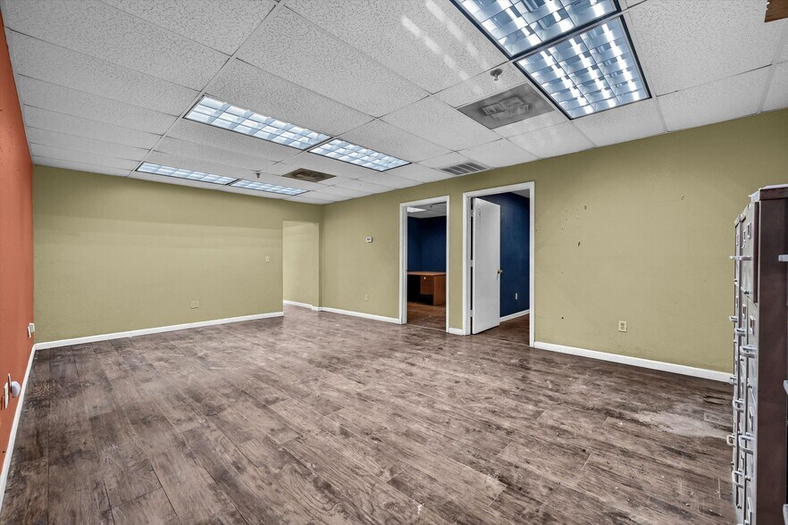 More Photos Of 1411 Southland Dr, Gainesville Flex For Sale