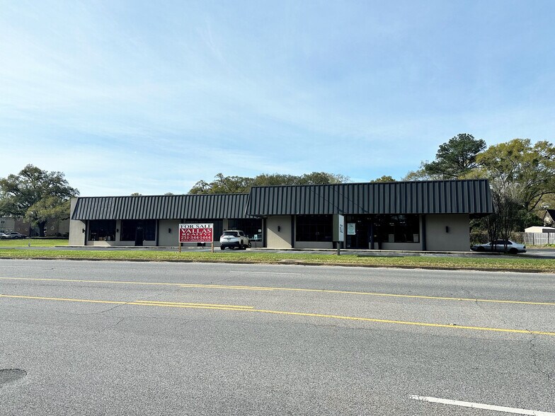 More Photos Of 602 Azalea Rd, Mobile Storefront For Sale