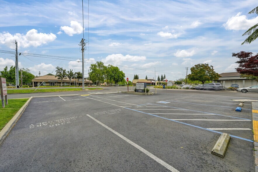 More Photos Of 2398 Fair Oaks Blvd, Sacramento Office For Sale