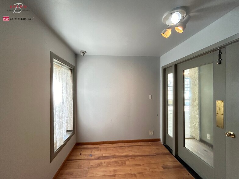 More Photos Of 626 High St, Comfort Storefront For Sale