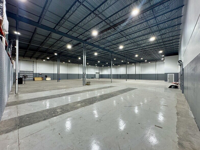 More Photos Of 4310 E Broadway Ave, Tampa Light Distribution For Lease