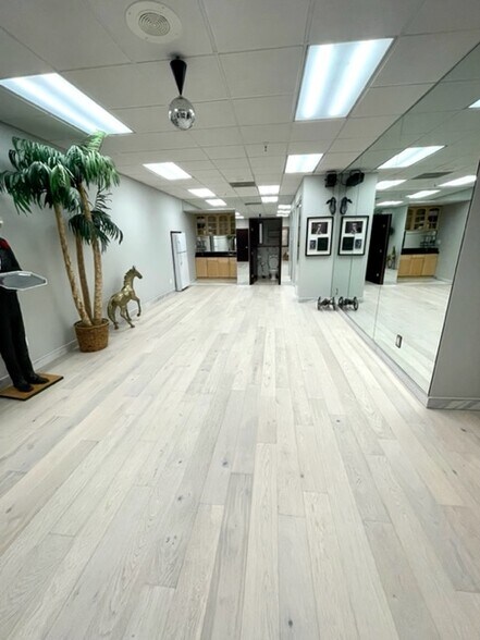 More Photos Of 2560-2590 Lafayette St, Santa Clara Warehouse For Lease