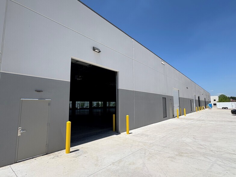 More Photos Of 10624 Clarence Dr, Frisco Showroom For Sale