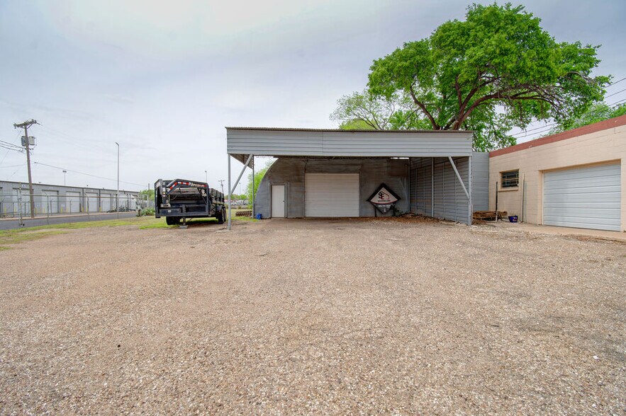 More Photos Of 4414 Avenue A, Lubbock Warehouse For Lease