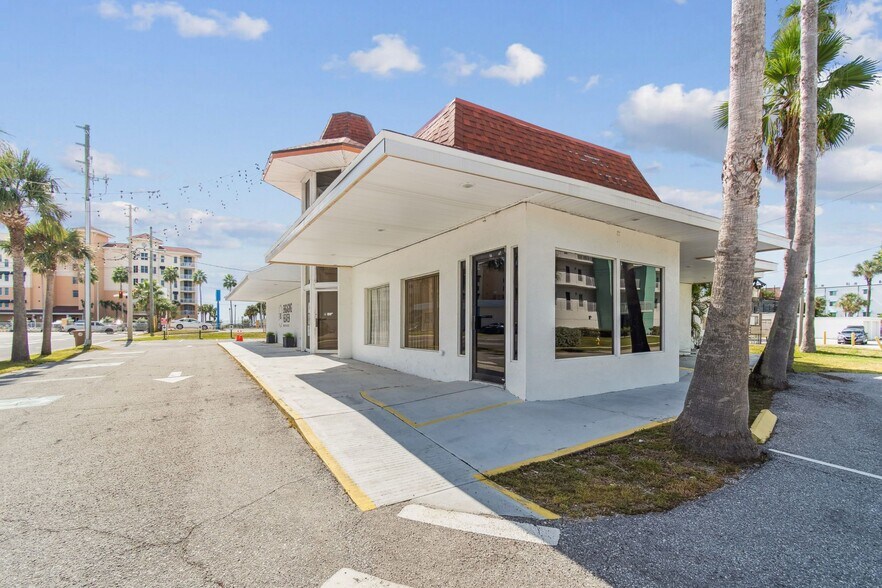 More Photos Of 50 153rd Ave, Madeira Beach Freestanding For Sale