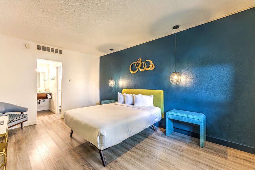 More Photos Of 129 N 8th St, Las Vegas Hotel For Sale