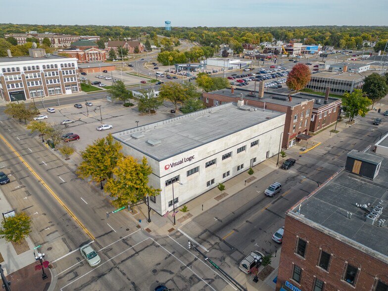 More Photos Of 402-404 E 4th St, Waterloo Office Residential For Sale