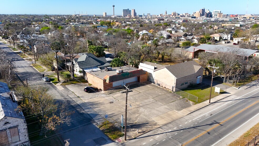 More Photos Of 1136 E Grayson St, San Antonio Convenience Store For Lease
