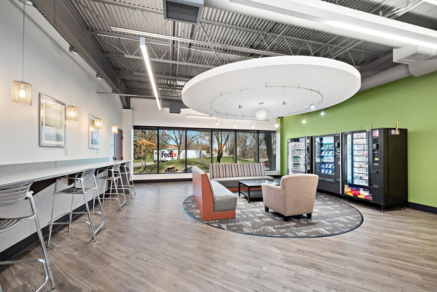 More Photos Of 7100 Northland Cir N, Brooklyn Park Office For Lease