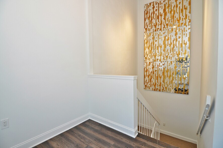 More Photos Of 6706-6716 Whittier Ave, McLean Medical For Sale