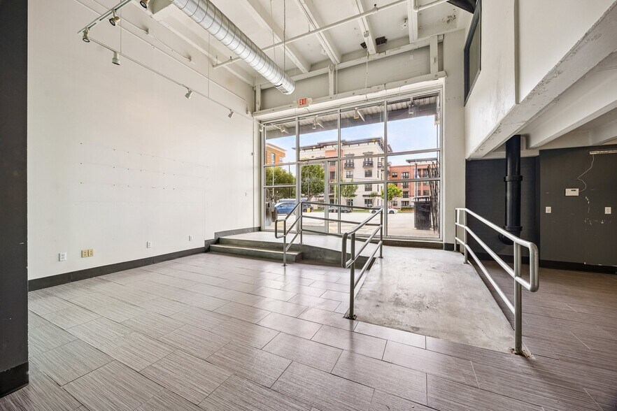 More Photos Of 2600 Travis St, Houston Freestanding For Lease