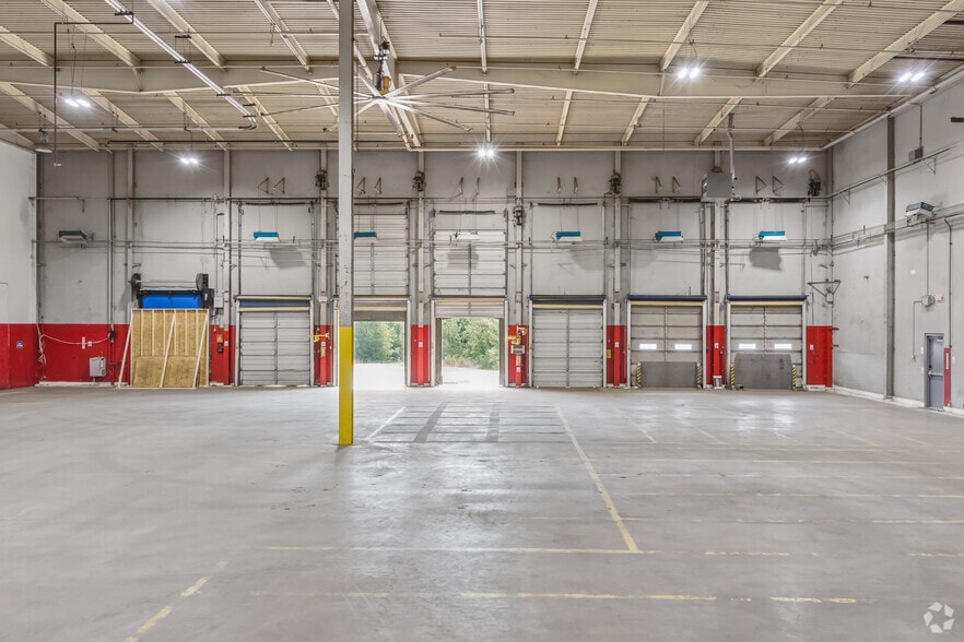 More Photos Of 1500 E Broad St, Mansfield Manufacturing For Sale