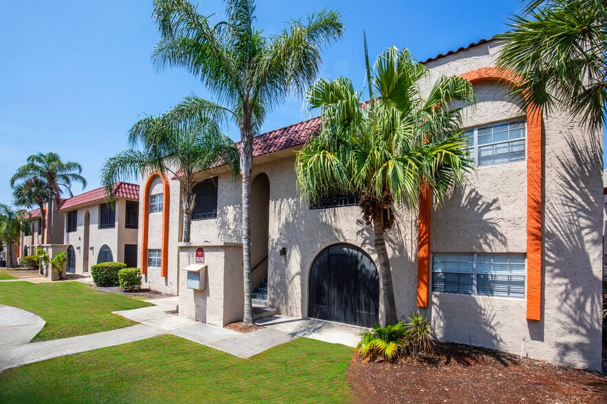 More Photos Of 5528 Cinderlane Pky, Orlando Apartments For Sale