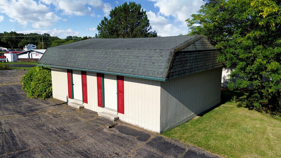 More Photos Of 320 E Grand Blanc Rd, Grand Blanc Office For Lease