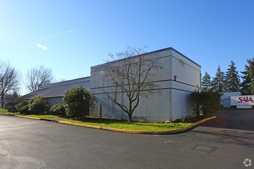 More Photos Of 15220-15224 NE 95th St, Redmond Light Distribution For Lease