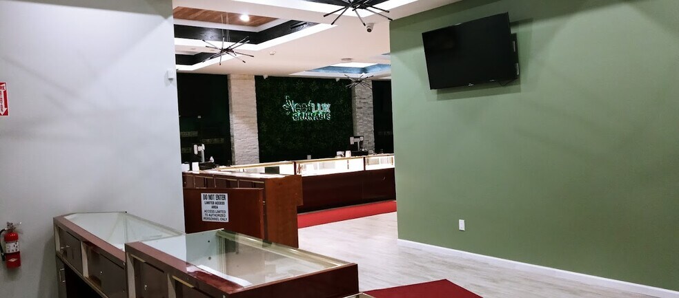 More Photos Of 40-42 Lyman St, Holyoke Freestanding For Lease