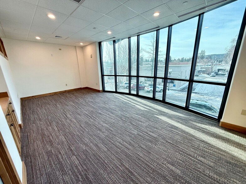 More Photos Of 550 NW Franklin Ave, Bend Office For Sale