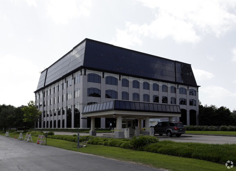 More Photos Of 109 N Post Oak Ln, Houston Office For Lease