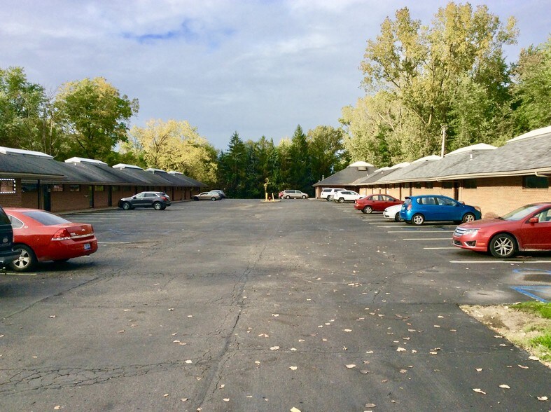 More Photos Of 25400-25430 Goddard Rd, Taylor Medical For Sale