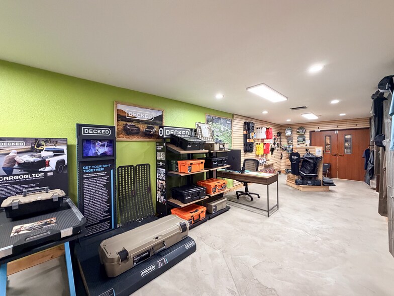 More Photos Of 16135 College Oak Dr, San Antonio Research And Development For Sale