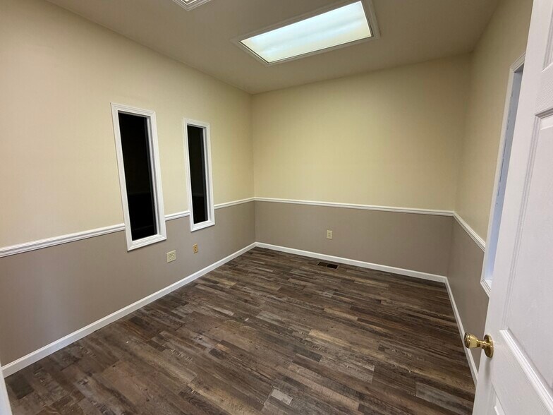 More Photos Of 511 Battle St E, Talladega Storefront For Lease