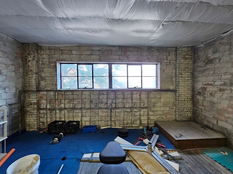 More Photos Of 815 N 1st Ave, Great Falls Auto Dealership For Lease