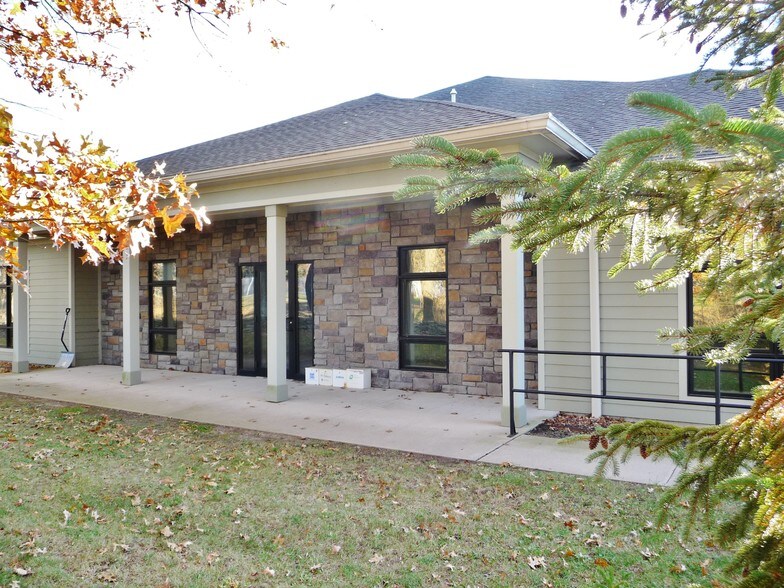 Primary Photo Of 17 Glen Pond Dr, Red Hook Medical For Lease